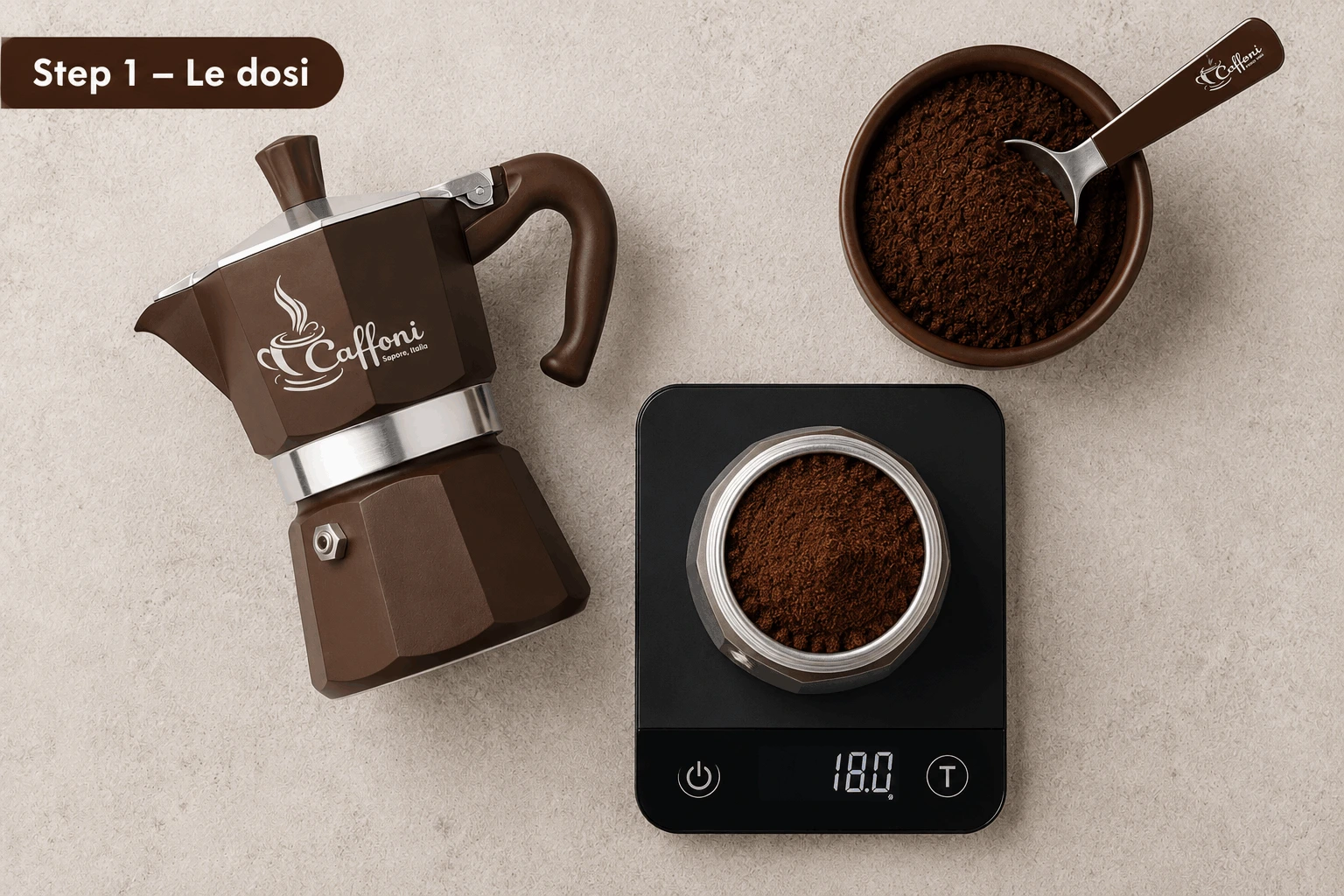 Dose di caffè pesata sulla bilancia per la moka